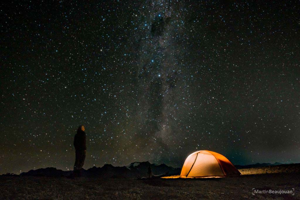 Martin Beaujouan bivouac sous les étoiles du desert de l'Atacama